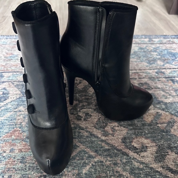 Unique Vintage Ankle Boot - Picture 3 of 6